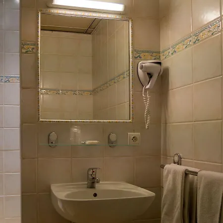 酒店 Modern 昂蒂布